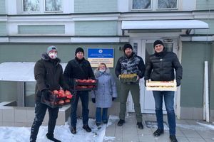 Сладости и фрукты для детворы в больнице &ldquo;Охматдет&rdquo; фото